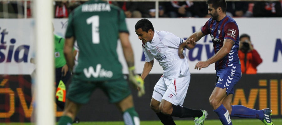 Bacca, ante Raúl Navas Bacca, ante Raúl Navas