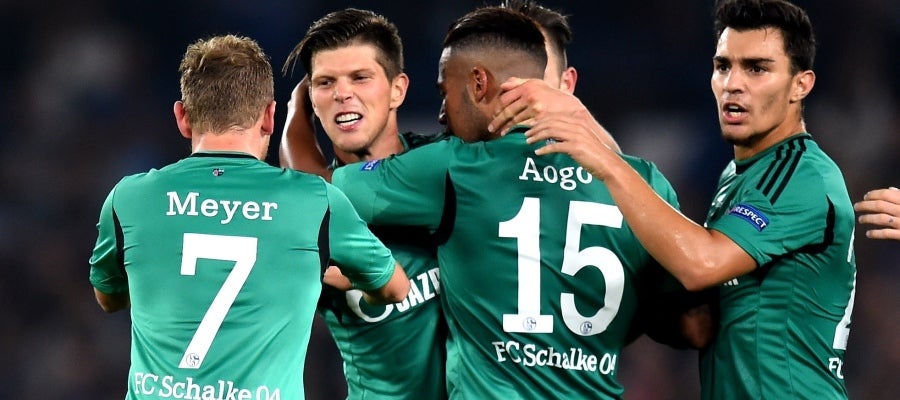 Los jugadores del Schalke celebran un gol de Huntelaar Los jugadores del Schalke celebran un gol de Huntelaar