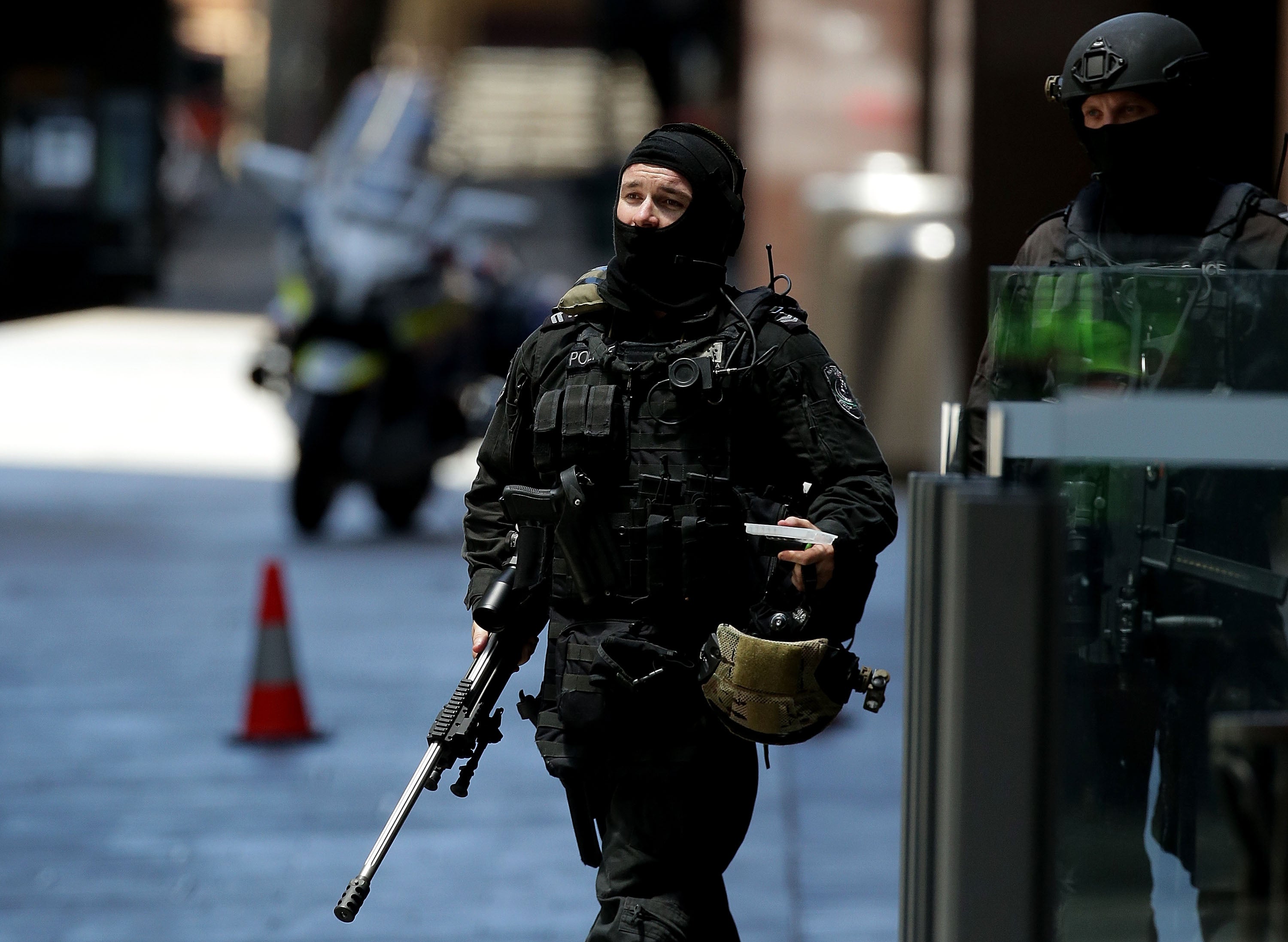 Los rehenes muertos en el secuestro de Sydney son una abogada y el gerente de la cafetería asaltada Los rehenes muertos en el secuestro de Sydney son una abogada y el gerente de la cafetería asaltada