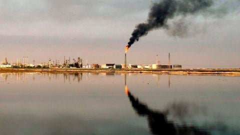 Refiner&iacute;a de petr&oacute;leo. 