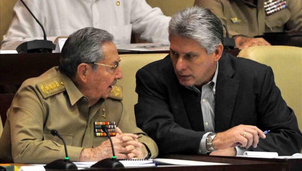 El presidente de Cuba, Raúl Castro y el primer vicepresidente Miguel Díaz-Canel 