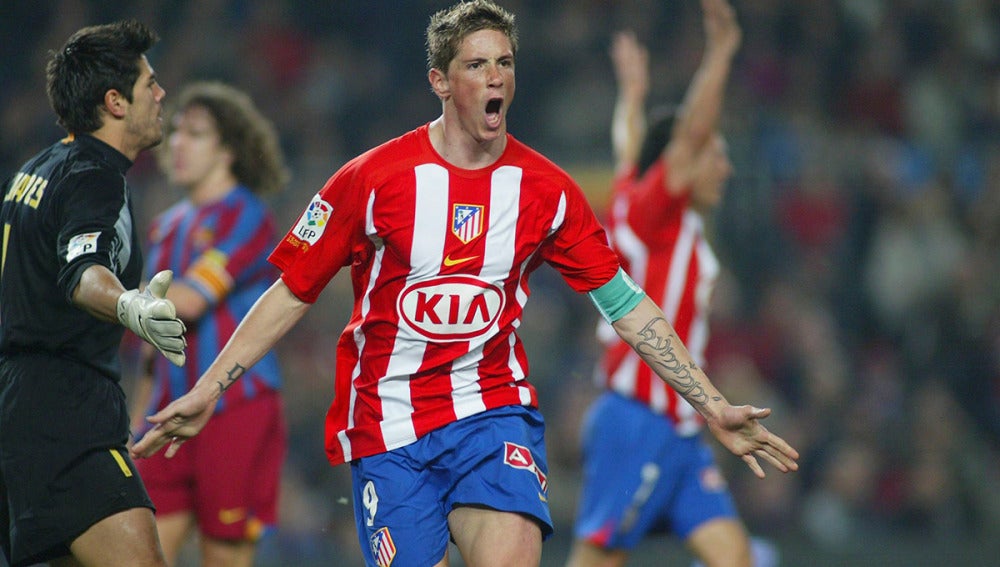 Torres celebra un gol ante el Barcelona