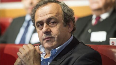 Michel Platini en una reuni&oacute;n de la UEFA