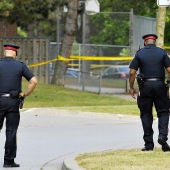 Dos agentes de policía en Canadá