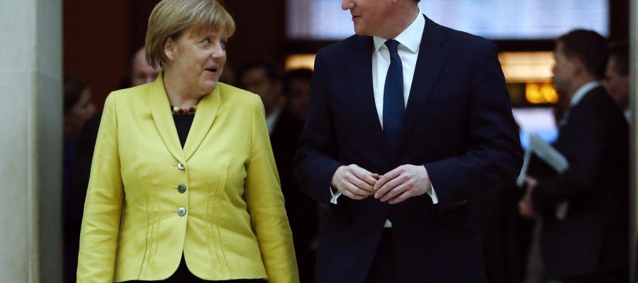 Angela Merkel conversa con David Cameron durante su visita a Londres Angela Merkel conversa con David Cameron durante su visita a Londres