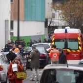 Policía y ambulancias frente al Charlie Hebdo 
