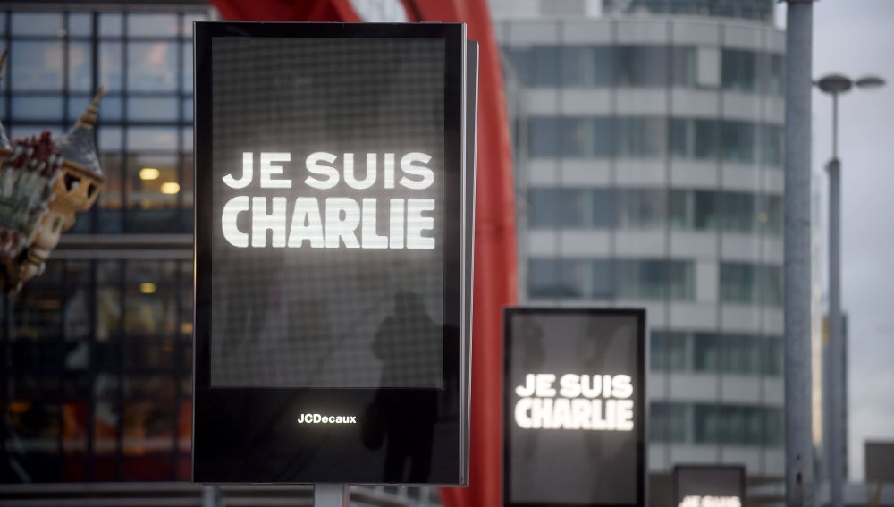 Francia se tiñe de 'Je suis Charlie'