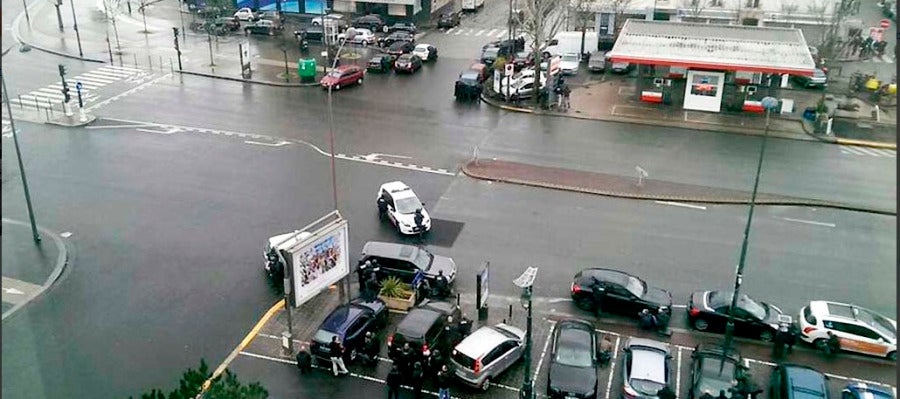 Inmediaciones del establecimiento judío asaltado en París. Inmediaciones del establecimiento judío asaltado en París.