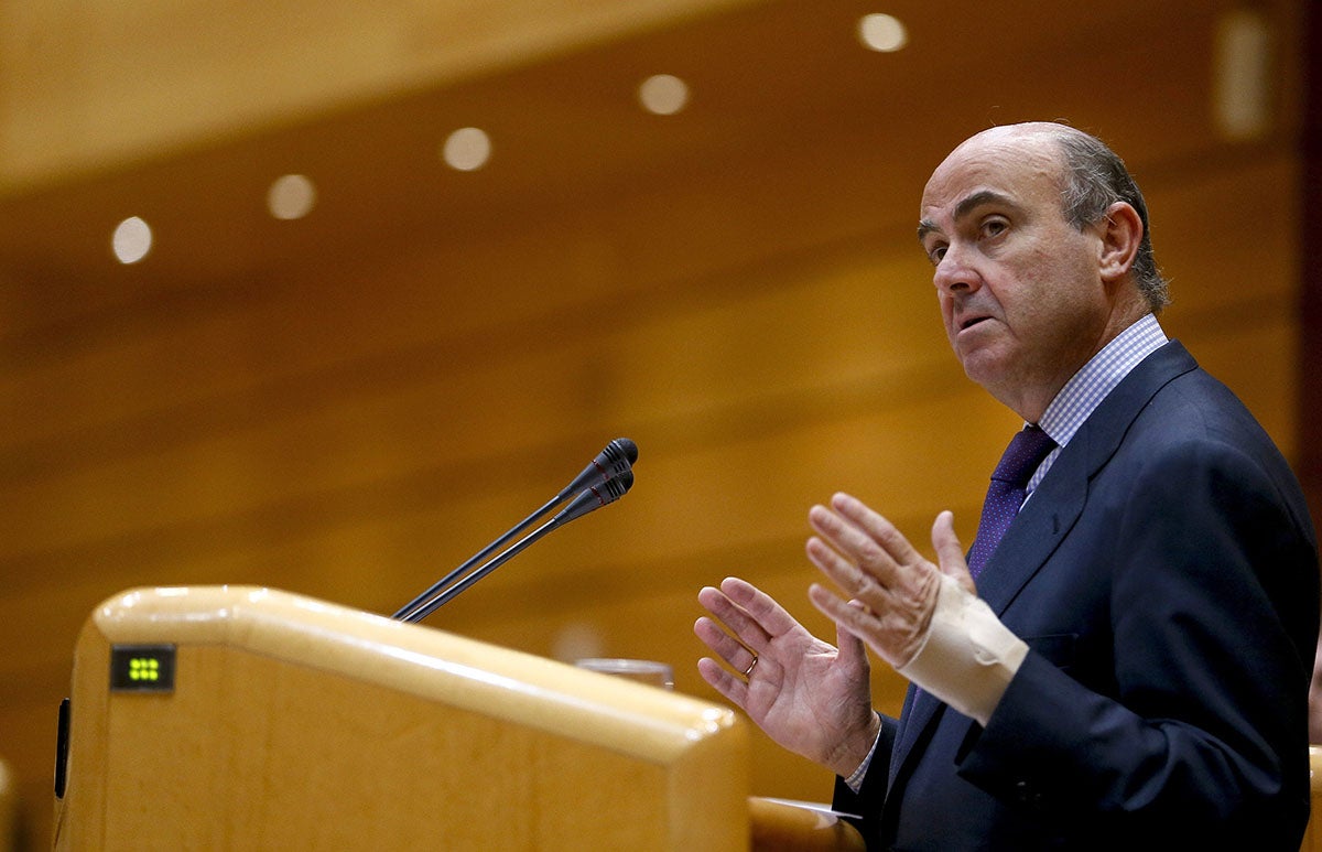 De Guindos: "Todos quieren que Grecia permanezca en el euro" De Guindos: "Todos quieren que Grecia permanezca en el euro"