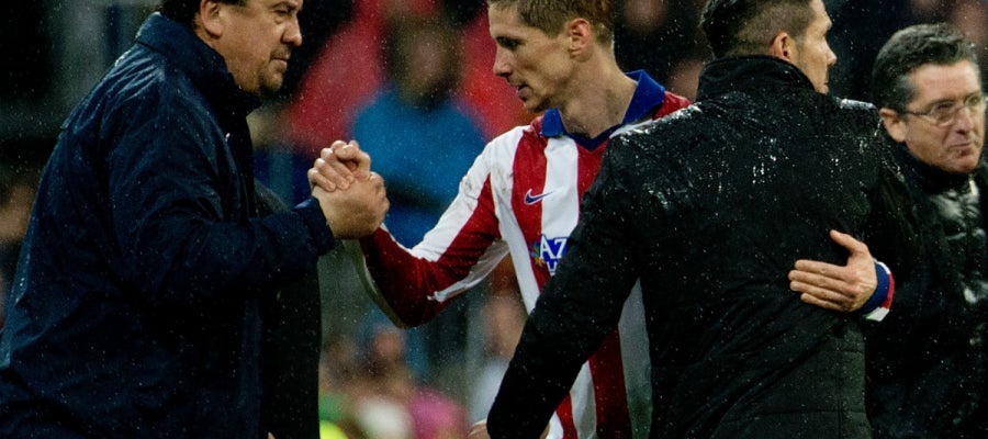 Torres saluda a Simeone y al Mono Burgos Torres saluda a Simeone y al Mono Burgos