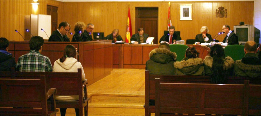 Juicio por tráfico de drogas contra Salvador Romero Larralde y cinco miembros más del clan de los 'Monchines' Juicio por tráfico de drogas contra Salvador Romero Larralde y cinco miembros más del clan de los 'Monchines'