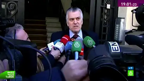 Bárcenas habla con los medios Bárcenas habla con los medios