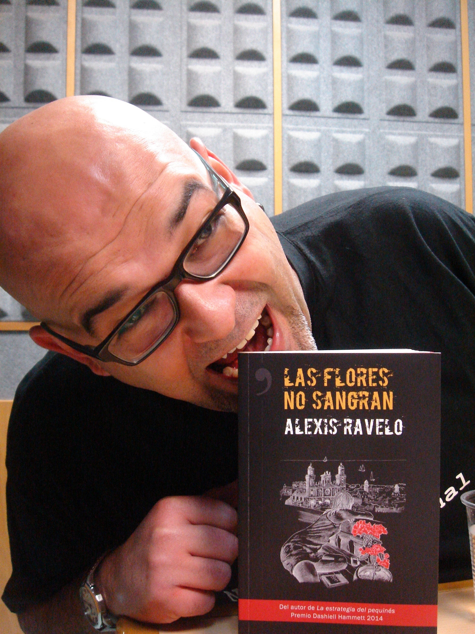 “Los nombres prestados”, de Alexis Ravelo, Premio de Novela Café Gijón 2021 “Los nombres prestados”, de Alexis Ravelo, Premio de Novela Café Gijón 2021