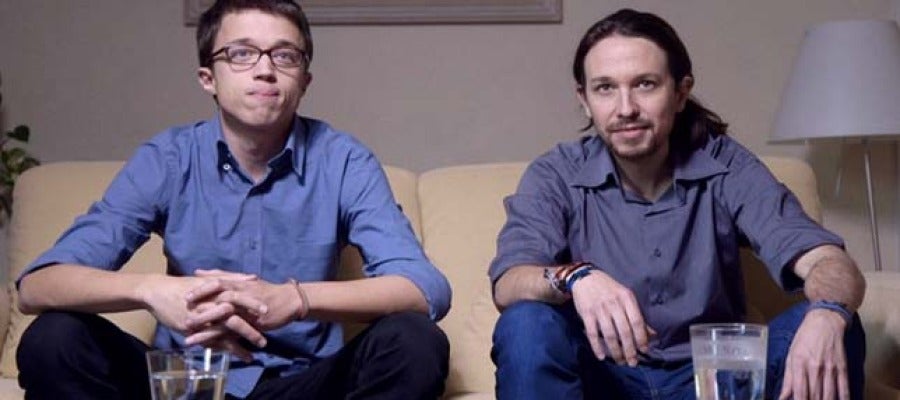 Pablo Iglesias e Íñigo Errejón, viendo el avance de 'Salvados'