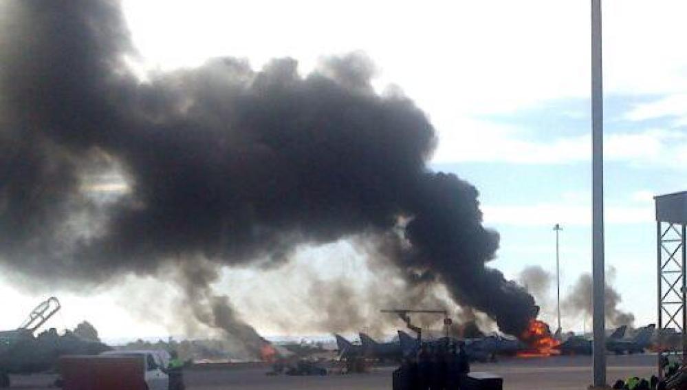 Al menos dos muertos al estrellarse un avión en Albacete