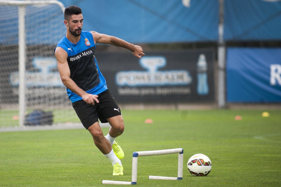 Álvaro González: "Para jugar contra el Barça tenemos que rayar la perfección" Álvaro González: "Para jugar contra el Barça tenemos que rayar la perfección"