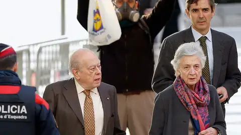 Jordi Pujol y Marta Ferrusola llegan al juzgado Jordi Pujol y Marta Ferrusola llegan al juzgado