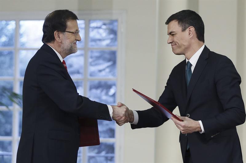 Tertulia: ¿Favorece al bipartidismo la postura conjunta de Rajoy y Sánchez? Tertulia: ¿Favorece al bipartidismo la postura conjunta de Rajoy y Sánchez?
