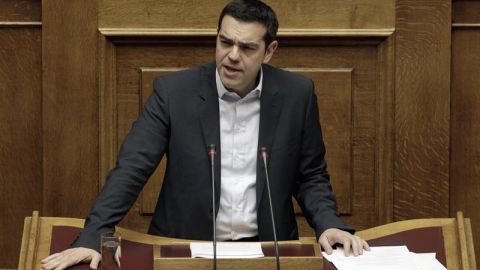 Tsipras anuncia un programa inmediato de ayuda humanitaria y recontrataci&oacute;n