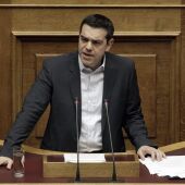 Tsipras anuncia un programa inmediato de ayuda humanitaria y recontratación
