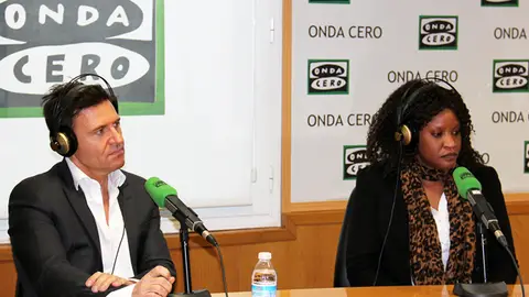 El doctor Iván Mañero y Aminata Mballo El doctor Iván Mañero y Aminata Mballo