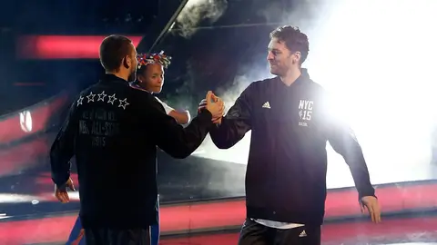 El saludo de los hermanos Gasol en el All Star El saludo de los hermanos Gasol en el All Star