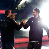 El saludo de los hermanos Gasol en el All Star El saludo de los hermanos Gasol en el All Star