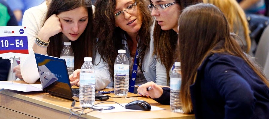Un grupo de estudiantes Un grupo de estudiantes