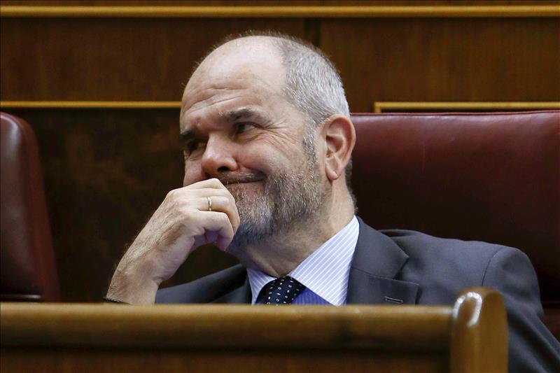 Manuel Chaves: "Respeto la decisión de Griñán, pero mi situación es diferente" Manuel Chaves: "Respeto la decisión de Griñán, pero mi situación es diferente"