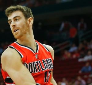 Víctor Claver, en un partido con los Trail Blazers de Portland Víctor Claver, en un partido con los Trail Blazers de Portland