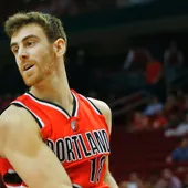 Víctor Claver, en un partido con los Trail Blazers de Portland Víctor Claver, en un partido con los Trail Blazers de Portland