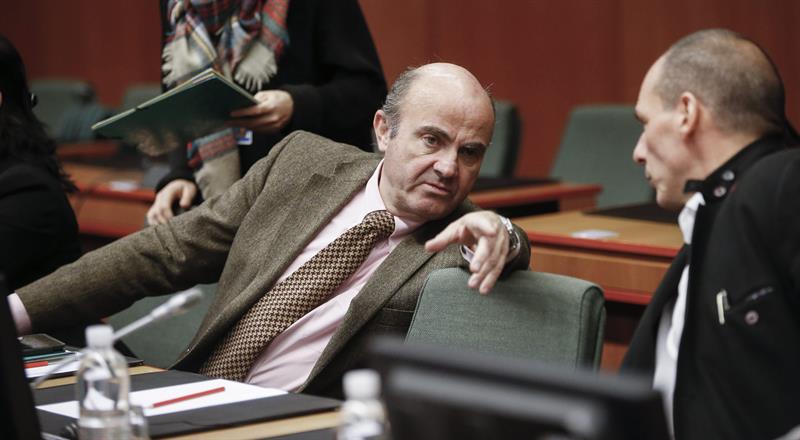Luis de Guindos: "No hemos sido los más críticos de la UE con Grecia" Luis de Guindos: "No hemos sido los más críticos de la UE con Grecia"