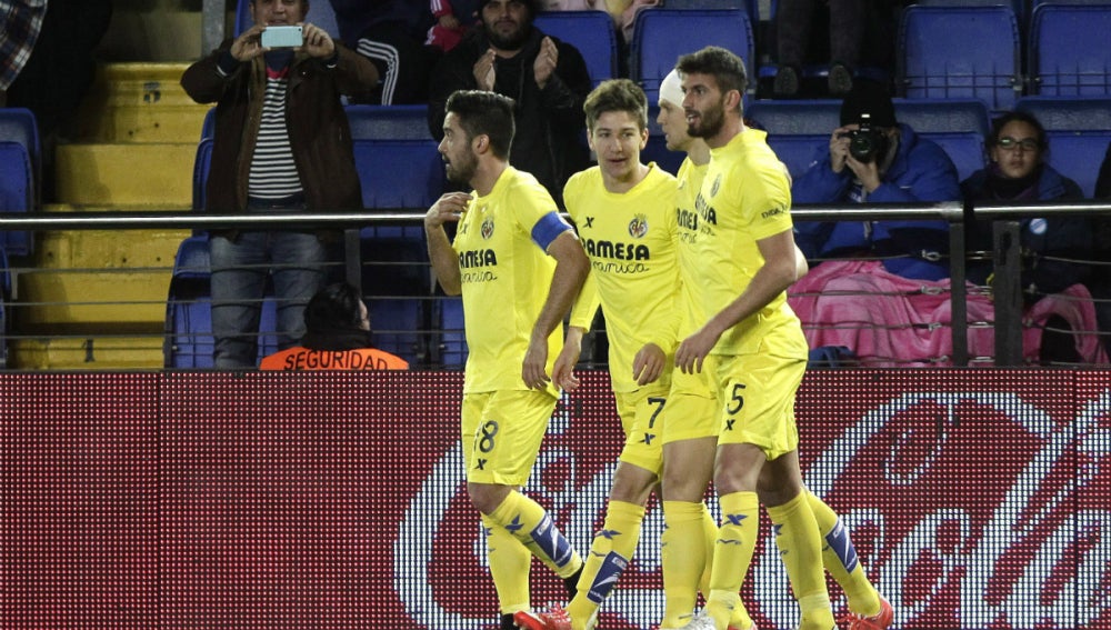 Vietto festeja un gol con sus compañeros Vietto festeja un gol con sus compañeros