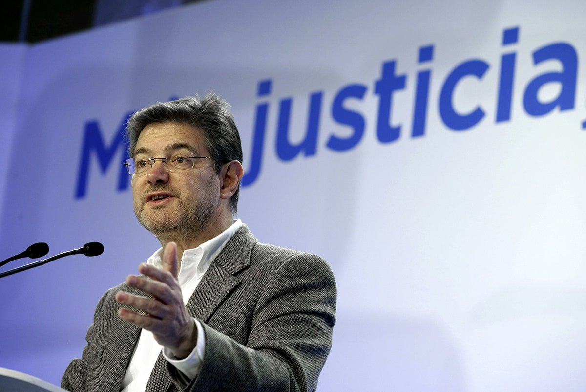 Rafael Catalá: "No se puede eludir la justicia por trasladarse a otro país" Rafael Catalá: "No se puede eludir la justicia por trasladarse a otro país"