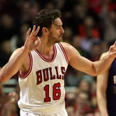 Pau Gasol firmó otro doble-doble ante los Suns Pau Gasol firmó otro doble-doble ante los Suns