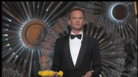 Neil Patrick Harris soreprende a los perdedores con Oscars de Lego Neil Patrick Harris soreprende a los perdedores con Oscars de Lego