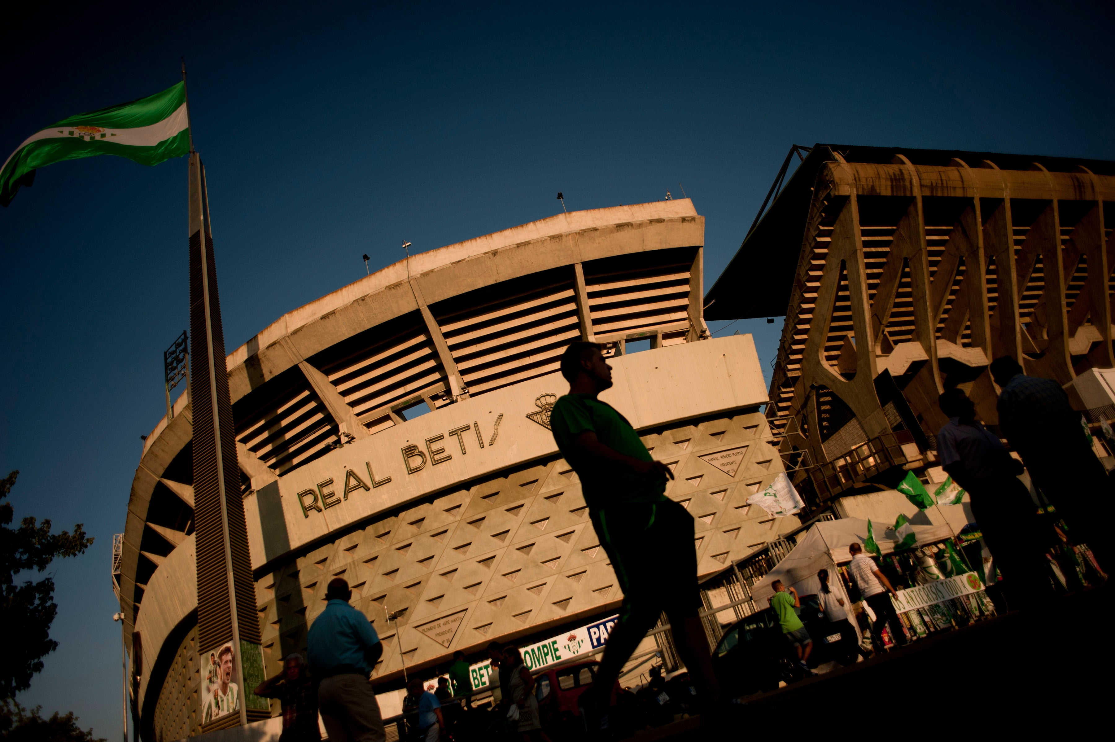 El Betis dará prioridad a sus socios para trabajar en la reforma del Benito Villamarín El Betis dará prioridad a sus socios para trabajar en la reforma del Benito Villamarín