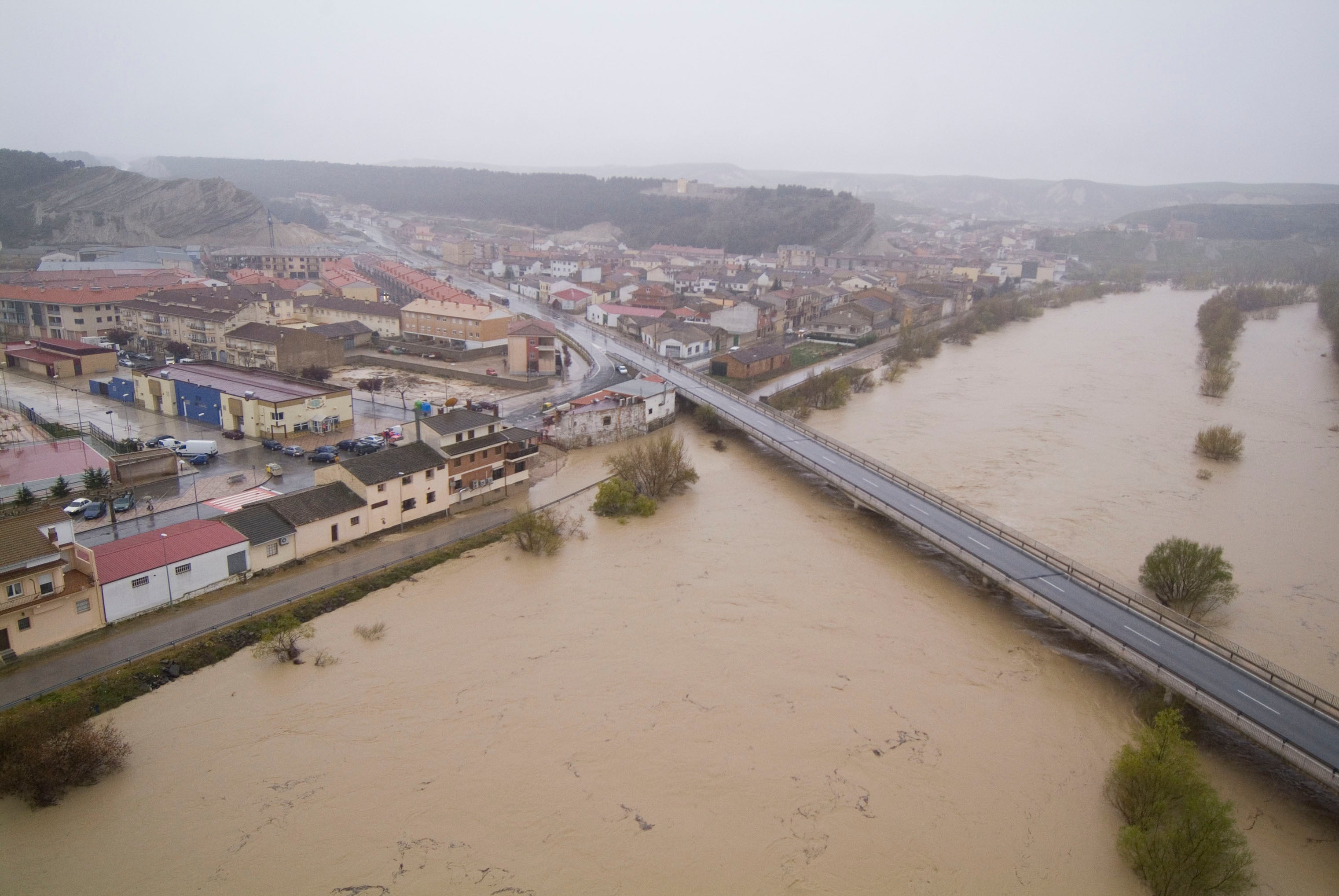 Pamplona en la Onda. Nivel máximo de emergencia por la crecida del Arga, Ega y Ebro. Continúa lloviendo y podrían caer en algunos puntos hasta 60 litros en 12 horas. Pamplona en la Onda. Nivel máximo de emergencia por la crecida del Arga, Ega y Ebro. Continúa lloviendo y podrían caer en algunos puntos hasta 60 litros en 12 horas.