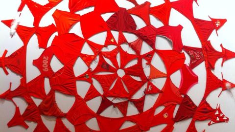 Mandala con Bragas Rojas, una de las obras que m&aacute;s &eacute;xito ha generado en la Feria del Arco, de Pilar Albarac&iacute;n