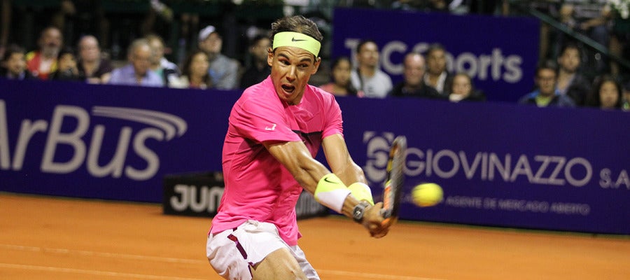 Rafa Nadal ejecuta un revés durante el ATP de Buenos Aires Rafa Nadal ejecuta un revés durante el ATP de Buenos Aires