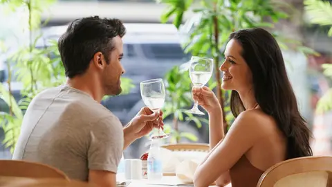 Las 10 mentiras que más dicen las mujeres en una primera cita Las 10 mentiras que más dicen las mujeres en una primera cita