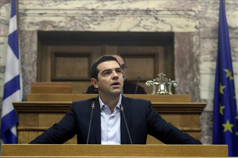 Tsipras mantiene el referéndum y pide de nuevo a los griegos que voten 'no' Tsipras mantiene el referéndum y pide de nuevo a los griegos que voten 'no'