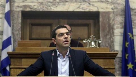 Alexis Tsipras pronuncia un discurso en el Parlamento griego