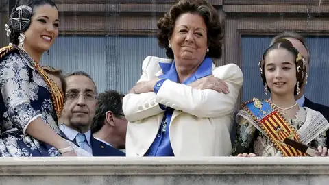 Rita Barberá tras pronunciar un discurso Rita Barberá tras pronunciar un discurso