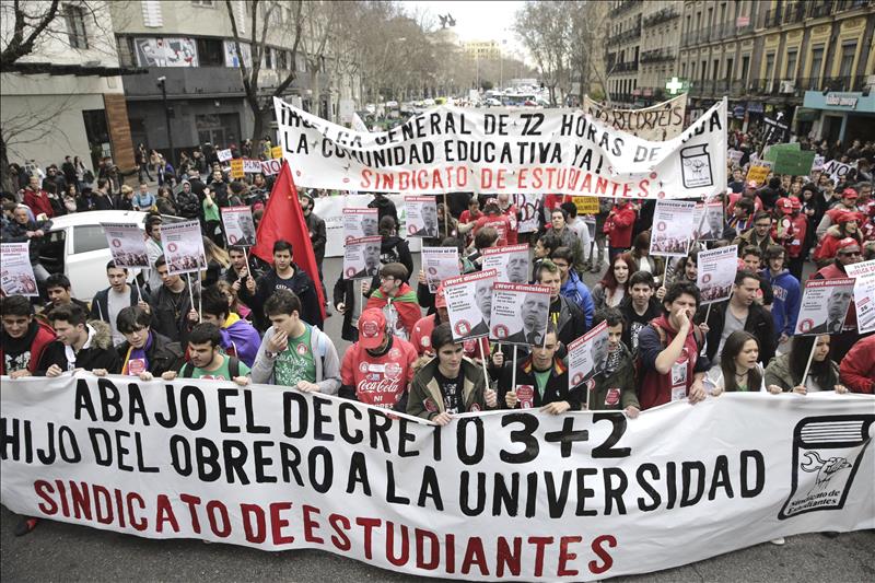 Sindicatos y estudiantes convocan huelga general el 24 de marzo contra el decreto 3+2 Sindicatos y estudiantes convocan huelga general el 24 de marzo contra el decreto 3+2