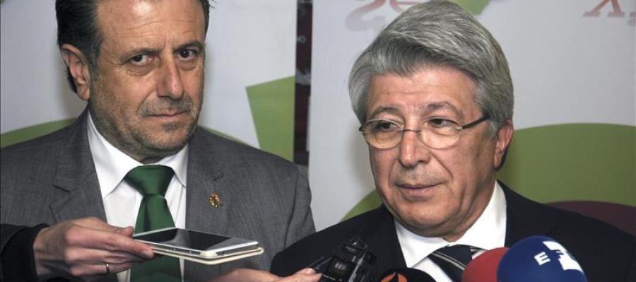 Enrique Cerezo habla ante los medios Enrique Cerezo habla ante los medios