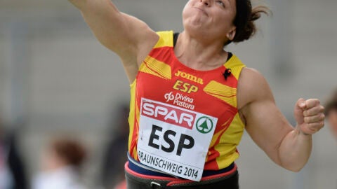 &Uacute;rsula Ruiz lanzando el peso en los europeos en pista cubierta de Praga