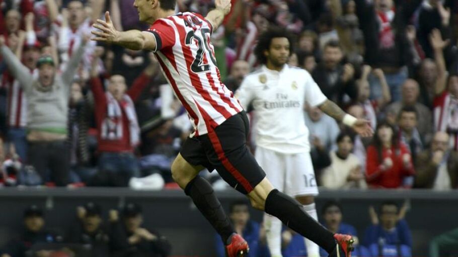 Aduriz marcaba un aut&eacute;ntico golazo a Iker Casillas