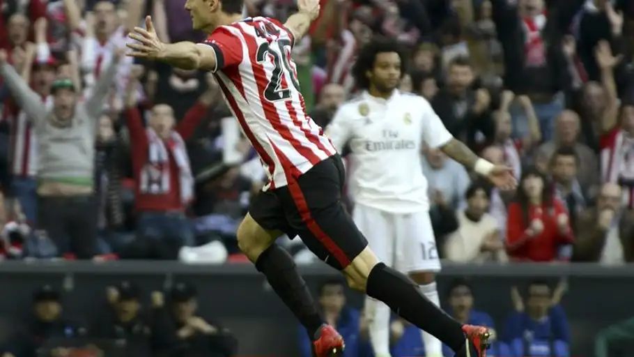 Aduriz marcaba un auténtico golazo a Iker Casillas Aduriz marcaba un auténtico golazo a Iker Casillas
