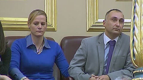 Zaida Cantera, junto a su marido, en la tribuna del Congreso